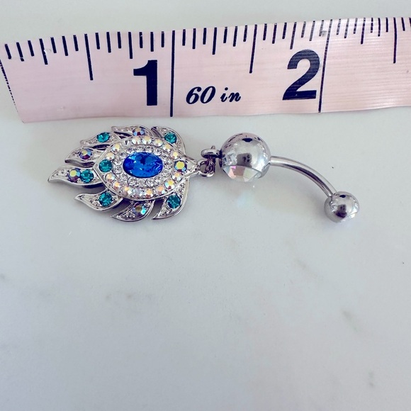 Peacock feather rhinestone detail on silver tone metal belly ring - Picture 4 of 5